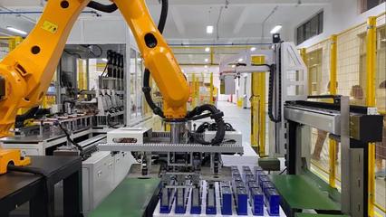 深化儲(chǔ)能布局，打造百億交付 中拓協(xié)能PACK模組工廠智能機(jī)器人加速“雙百目標(biāo)”進(jìn)階